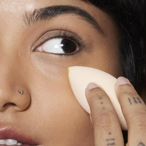 Miniatura 4 de e.l.f. Esponja correctora de camuflaje, esponja de maquillaje con espuma sin látex y extremos de doble punta para mezclar, vegana y libre