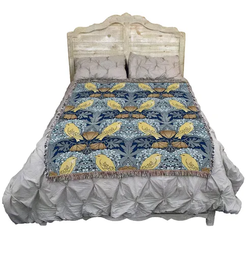 Miniatura 2 de Pure Country Weavers C.F.A. Voysey - Manta azul con diseño de pájaros y bayas, para manualidades y manualidades, manta tejida de algodón, fabricada