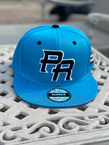 Miniatura 2 de Gorra Snapback con visera plana bordada en 3D PR con bandera de Puerto Rico