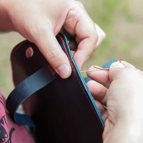 Miniatura 4 de 6 rollos de hilo fuerte para tapicería, hilo encerado de alta resistencia con agujas de costura a mano para máquina de manualidades de cuero de rojo