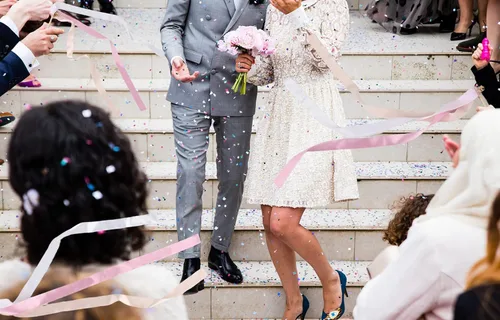 Miniatura 6 de 60 cintas coloridas de boda con campanas, cintas de fiesta, serpentinas, varitas mágicas de hadas de deseos para bodas, fiestas, actividades