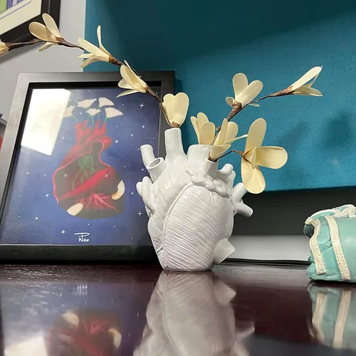 Miniatura 2 de Florero de corazón, escultura de resina, arte de corazón creativo, florero, maceta, decoración del hogar, sala de estar, escritorio, mesa