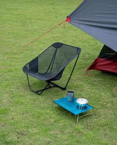 Miniatura 6 de iClimb Mini mesa plegable individual ultraligera y compacta para mochileros, camping, senderismo, playa, picnic (azul - S)