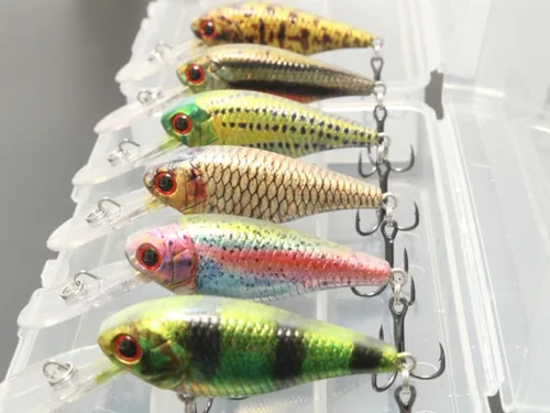 Miniatura 24 de Minnow Crankbait para pesca de lubina Señuelo de lubina Jerkbait Señuelos de pesca y caja de aparejos HC15KB