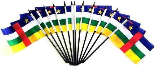 Miniatura 50 de Paquete de 12 banderas de escritorio de oficina en miniatura de poliéster internacional de 4 x 6 pulgadas, 1 docena de banderas pequeñas de 4 x 6
