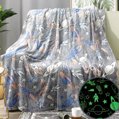 Miniatura 10 de Manta de cohete que brilla en la oscuridad, manta espacial de nave espacial luminosa, luna y estrellas, regalos para niños pequeños y niñas
