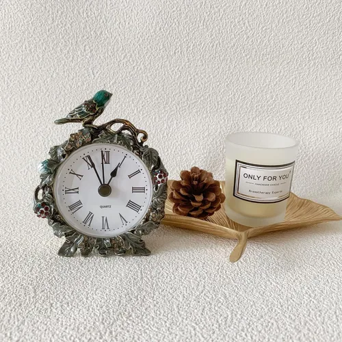 Miniatura 7 de Silent Mini reloj de mesa analógico vintage con cuerpo de metal pintado a mano y núcleo sin tictac funciona con pilas para estante, dormitorio