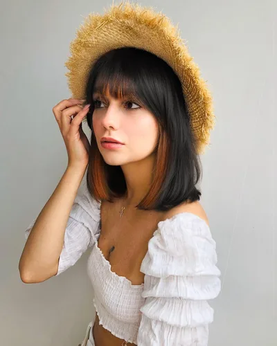 Miniatura 19 de YYHR Peluca corta estilo Bob con flequillo de 10 pulgadas, pelucas de cabello sintético lacio Yaki claro, pelucas cortas de corte Bob negro con 1b