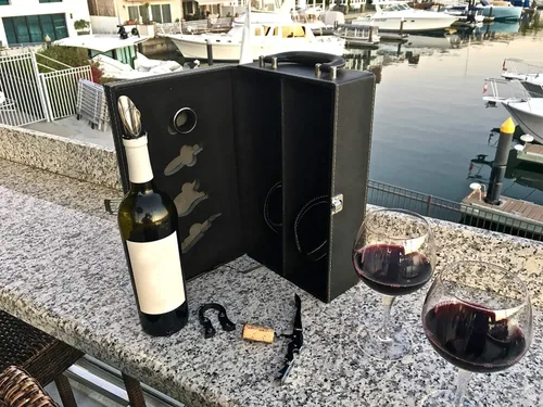 Miniatura 8 de Lifestyle Top Handle Travel Two Bottle Wine Carrier Case con juego de accesorios de vino de 4 piezas (rojo)