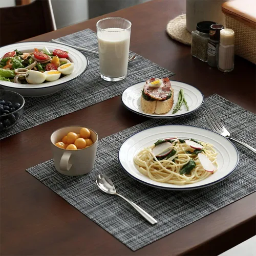 Miniatura 2 de homEdge Juego de 4 manteles individuales de PVC, antideslizantes, resistentes al calor, manteles individuales de vinilo lavables, juego de 4 Beige