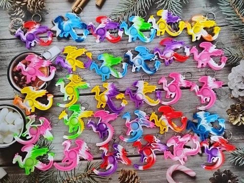 Miniatura 2 de Paquete de 100 paquetes de mochila de animales de dragones a granel, mini llavero de arco iris, llavero para niños, aula, estudiantes, regalos