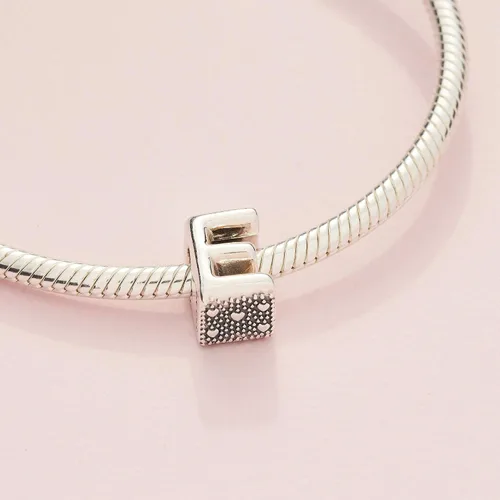Miniatura 4 de Colgante de plata de ley 925 con letra PANDORA