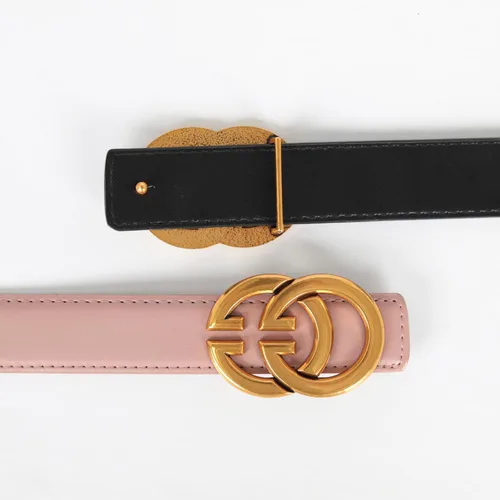Miniatura 129 de Cinturón de cuero clásico con hebilla de metal para mujer con vestido de jeans