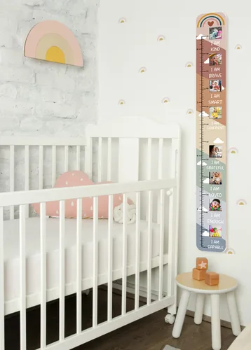 Miniatura 3 de Tabla de crecimiento inspiradora de madera maciza para niños con ventanas de fotos, tabla de altura motivacional para niños, tabla de pared plegable