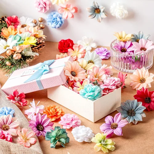 Miniatura 5 de Hoteam 100 cabezas de flores artificiales decorativas, pequeñas artesanías florales sintéticas, mini margaritas y ciruelas para bodas, pasteles, Día