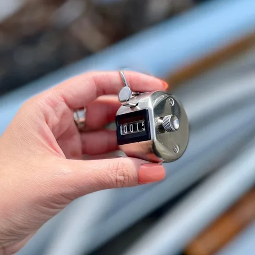 Miniatura 4 de BuyJumpRopes Contador de cuentos, contador de clicker H-102 de acero inoxidable de grado profesional, hecho en Japón, de 4 dígitos, contador