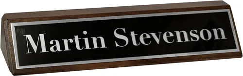 Miniatura 7 de Placa de nombre de cuña personalizada para escritorio, títulos y estilos personalizados (2 x 8 pulgadas, nogal macizo con placa de nombre)