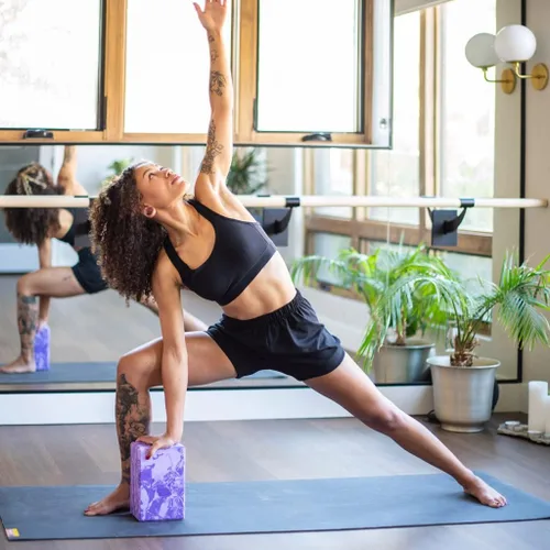 Miniatura 4 de Hugger Mugger Bloque de yoga de espuma de 4 pulgadas, fuerte y estable, bordes biselados para mayor comodidad, tamaño de bloque más favorito, ayuda