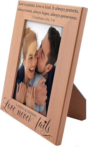 Miniatura 2 de Marco de fotos personalizado Love Never Fails, 4 x 6 pulgadas, marco de fotos romántico personalizado, boda, compromiso, día de San Valentín