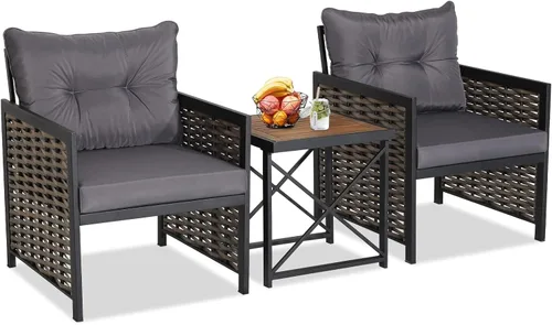Tangkula Juego de sillas de ratán de 3 piezas, sillas de mimbre para patio y mesa auxiliar, marco de metal resistente y mesa de madera de acacia Gris