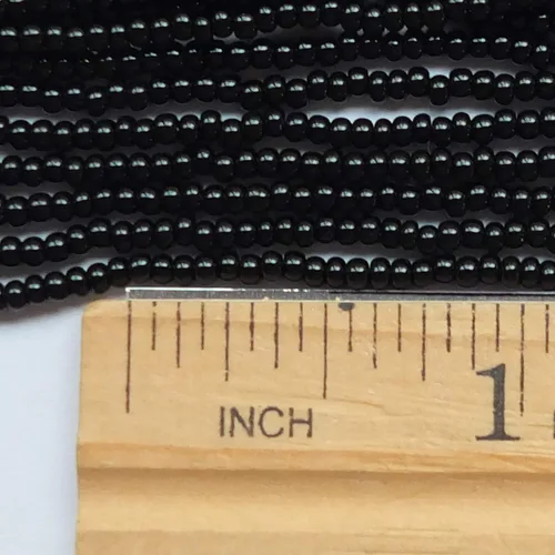 Miniatura 4 de Cuentas de semillas 10/0 Checa Opaco Negro (paquete de una madeja)