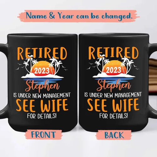 Miniatura 2 de Taza de café negra de jubilación personalizada, Jubilado está bajo nueva gestión, mira a la esposa para más detalles, taza de té de 11 15 onzas
