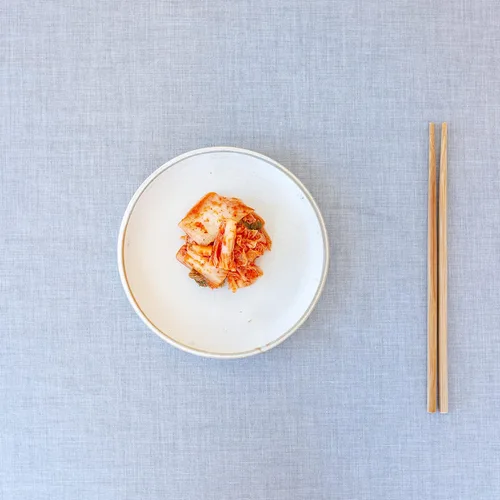 Miniatura 3 de Kimchi de col de napa picante de medio galón (3.5 libras) [vegano, sin gluten, sin OMG, probiótico] por Choi's Kimchi Co. Fabricado en Estados