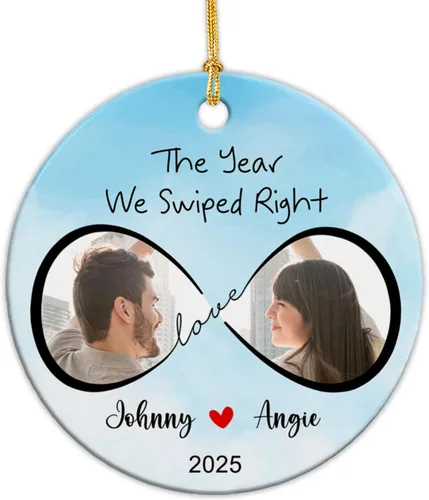 Miniatura 12 de Adorno de cerámica personalizable con texto en inglés «Our First Christmas Together As Mr and Mrs 2024», adorno personalizado para parejas recién