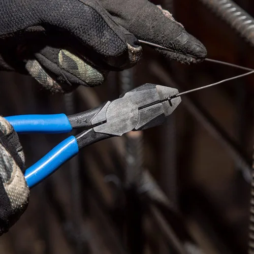 Miniatura 3 de Klein Tools Cortadores diagonales D2000-7CST, alicates Linesman de cabeza delgada con resorte, alicates de trabajo pesado para trabajadores