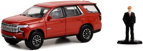 ModelToyCars Tahoe LT Texas Edition 2022 con traje de hombre, color rojo - Greenlight 97140F - Coche fundido a presión a escala 1/64