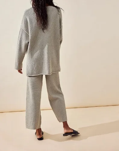 Miniatura 4 de NUFIWI Conjunto de 2 piezas de suéter de moda para mujer, cuello en V, suéter de punto con botones y pantalones de pierna ancha, conjuntos de suéter