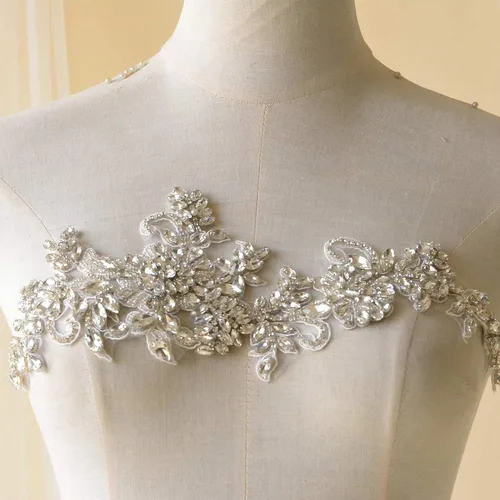 Miniatura 4 de Apliques de diamantes de imitación brillantes, diseño de cuentas pesadas, parche de encaje de cristal de diamante, costura artesanal en vestido
