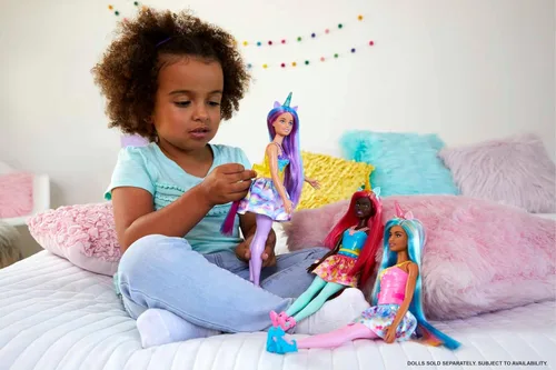 Miniatura 2 de Barbie Dreamtopia - Muñeca de unicornio con pelo rosa y amarillo y falda extraíble y accesorios, incluyendo diadema y cola de unicornio