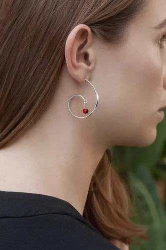 Miniatura 2 de Arracadas curvadas de plata de ley 925 con pendientes de semilla de Huayruro rojo y negro, aros peruanos en forma de G «Good Fortune», acabado