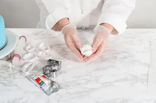 Miniatura 4 de Bakerpan Fondant blanco enrollado prémium para decoración de pasteles, sabor a vainilla, 4.4 onzas (fabricado en Estados Unidos)