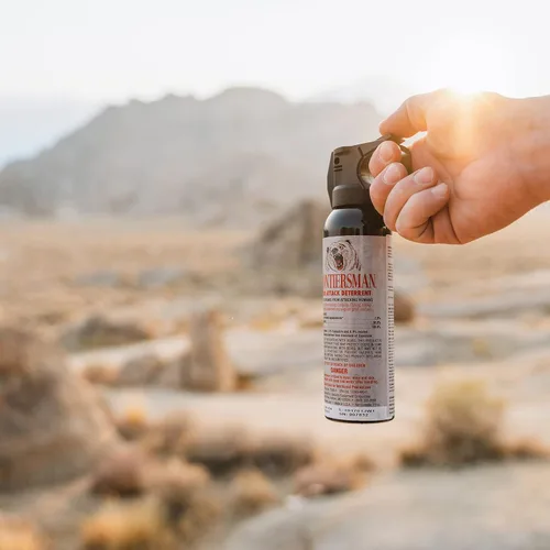 Miniatura 8 de SABRE - Espray contra osos de 7.9 oz (opciones de funda y opciones de paquete con varias piezas) Máxima fuerza y barrera protectora más grande