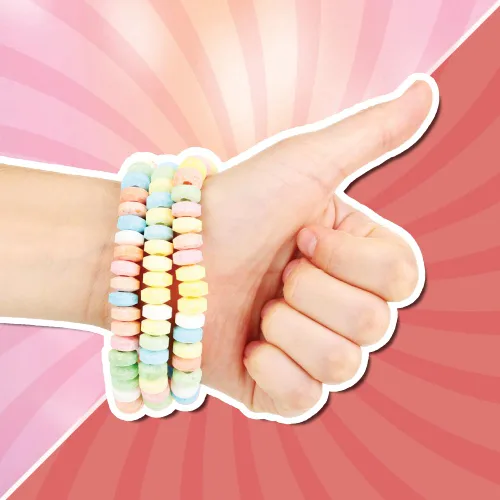 Miniatura 4 de 50 pulseras de dulces envueltas individualmente, joyas de caramelo pastel para bufé, rellenos de bolsas de golosinas, recuerdo de fiesta de Barbie