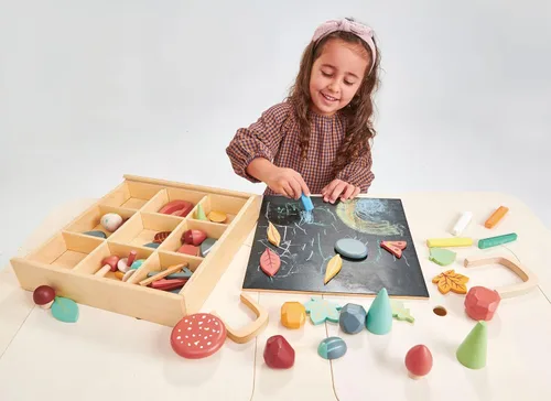 Miniatura 10 de Tender Leaf Toys My Forest Floor - Bandeja de madera abierta para Tinker con compartimentos extraíbles, juguete Montessori para juegos imaginativos