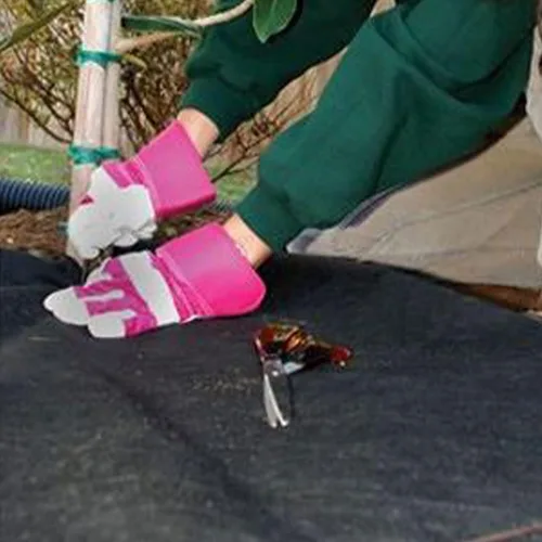 Miniatura 7 de DeWitt Weed-Barrier Tela de paisaje para 6 años, 1.5 onzas, negro, 4 x 200 pies, control de malezas de servicio medio y cubierta del suelo