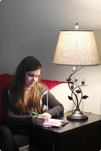 Miniatura 6 de Kira Home Ambrose - Lámpara de mesa rústica de 31 pulgadas con pantalla de tela imperio beige, luz de mesa tradicional de vid negra con bombilla LED