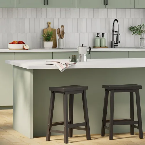Miniatura 2 de Amazon Basics Taburetes de bar de madera maciza para isla de cocina con reposapiés, 24 pulgadas de altura, negro, juego de 2
