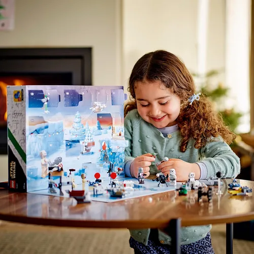Miniatura 3 de LEGO Star Wars Calendario de Adviento 75307 Impresionante kit de construcción de juguetes para niños con 7 personajes populares y 17 mini