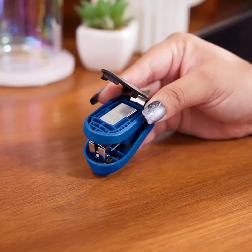 Miniatura 5 de Swingline - Minigrapadora, capacidad para 12 hojas Azul