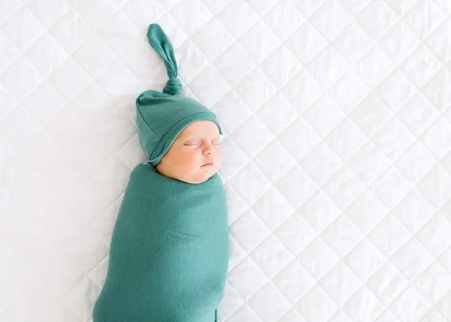 Miniatura 2 de Copper Pearl Gorro de bebé con nudo superior elástico y suave viaje Viaje Newborn0-4mo