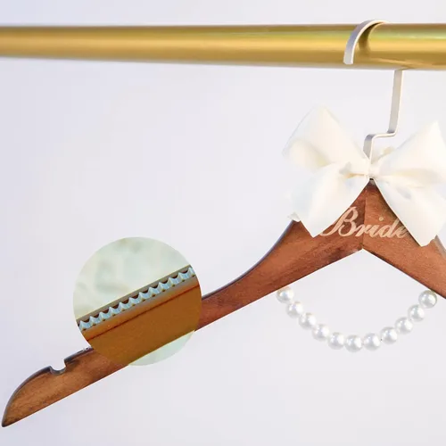Miniatura 6 de Colgador de vestido de novia para novia, regalo de boda, percha de madera marrón con perlas y lazo para vestidos de novia, regalo de despedida