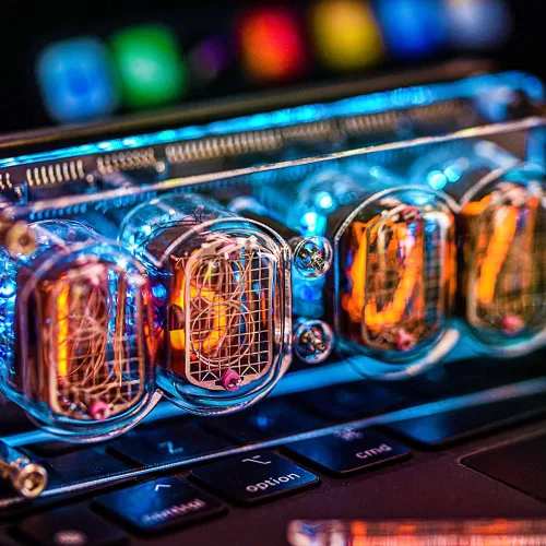 Reloj de Tubo Luminoso - Reloj de Tubo Nixie Retro con Pantalla Digital, Luz RGB, Perfecto para Decoración de Escritorio y Habitación, Regalo