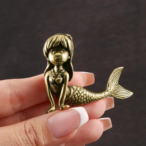 Miniatura 7 de Wwxuanke - 1 pieza de decoración de sirena de imitación de cobre macizo, figuras en miniatura de latón, decoración de escritorio, manualidades