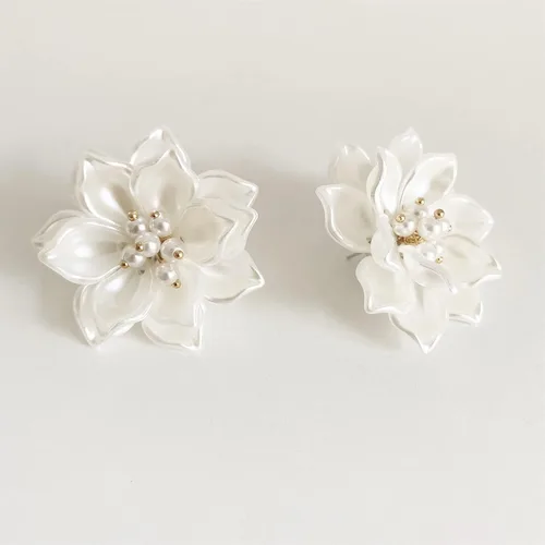 Miniatura 9 de Aretes colgantes únicos hechos a mano con pétalos de flores de resina grandes bohemios con brote de estambre de cristal brillante para mujeres y mamá