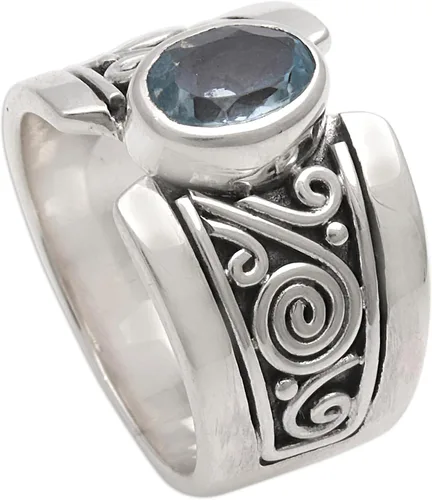 NOVICA Anillo artesanal hecho a mano con topacio azul de una sola piedra de ley .925 ancho con piedra natal de serenidad de Indonesia 'Blue Karma'