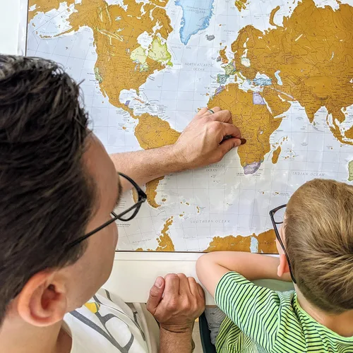Miniatura 7 de Scratch The World ® Mapa de viaje - Póster de mapa del mundo enmarcable para rascar - Extra grande 23 x 33 pulgadas - Maps International - 50 años